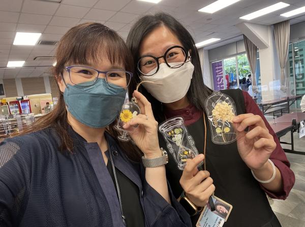 Dried Flower Bookmark Making Activity