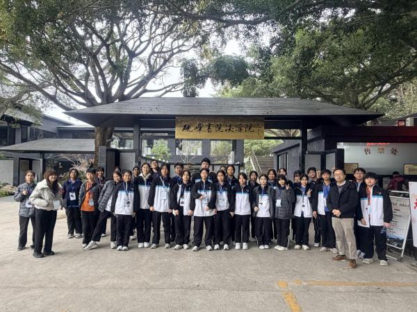 潮港少年，共繪青春——跨校社團交流，繪就文化共鳴