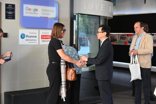 Welcome World YMCA Executive Committee Members to Chinese Y.M.C.A. Secondary School