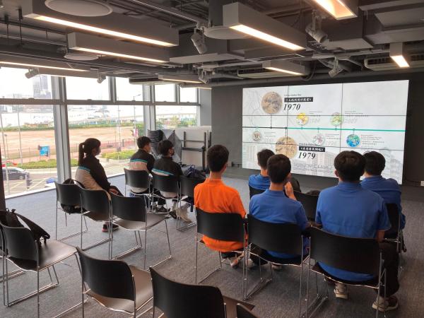 Visit to City Gallery (Central)