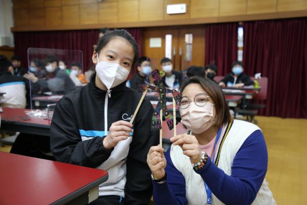 Handicraft（Shadow_Play_Production、Lght_Clay、Painted_Ceramics、Facial_Makeup）