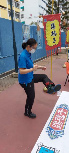 Game Booth（投壺、沙包、木射、射箭、鐵滾環、空竹、踢毽子、孔明鎖、華容道、九連環）