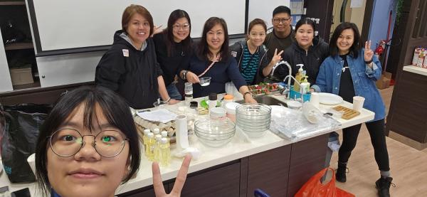 Parent-child Activity - Making Christmas Cakes Workshop