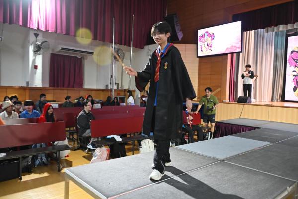 S2 書中角色Catwalk show