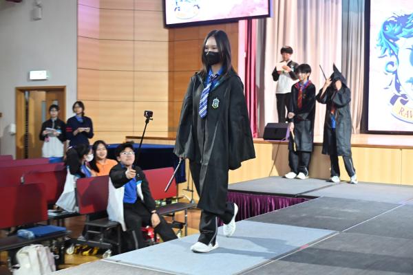 S2 書中角色Catwalk show