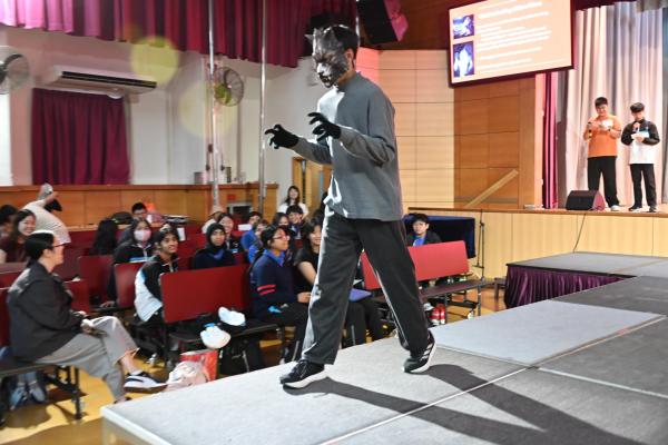 S2 書中角色Catwalk show