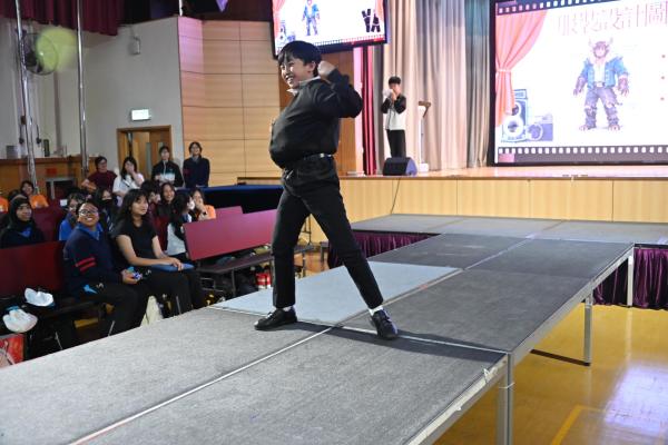 S2 書中角色Catwalk show