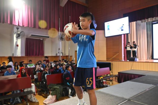 S2 書中角色Catwalk show