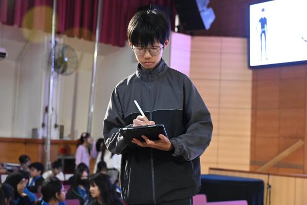 S2 書中角色Catwalk show