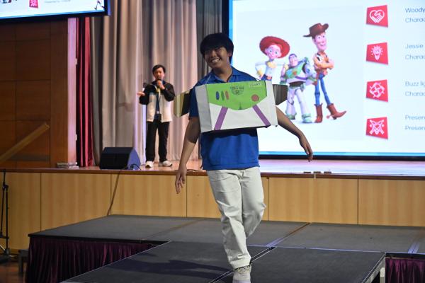 S2 書中角色Catwalk show