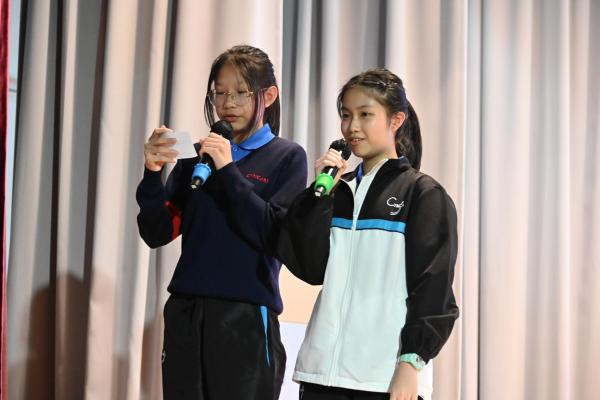 S2 書中角色Catwalk show