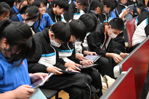 S2 書中角色Catwalk show