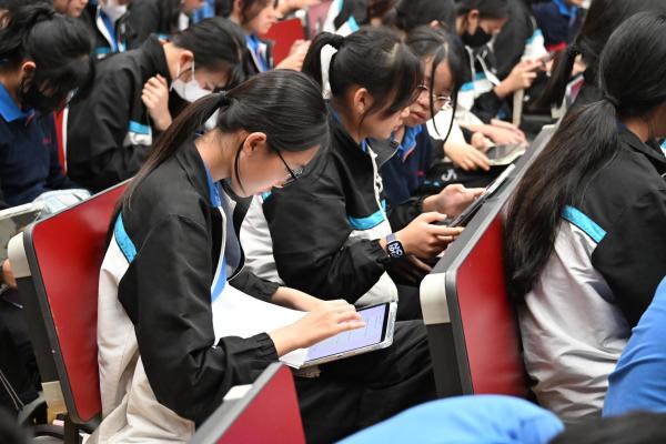 S2 書中角色Catwalk show