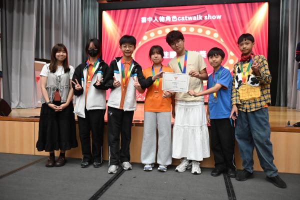 S2 書中角色Catwalk show