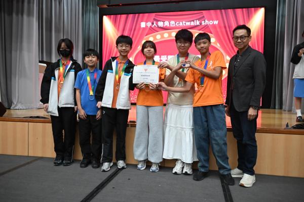 S2 書中角色Catwalk show