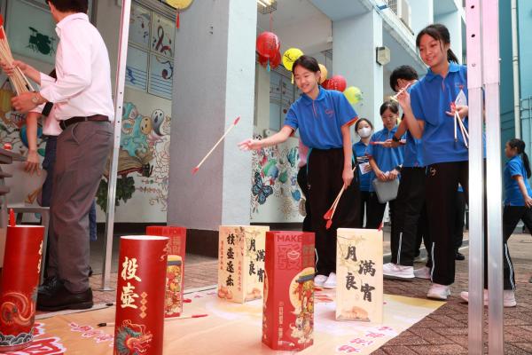 敲鑼打鼓 慶中秋