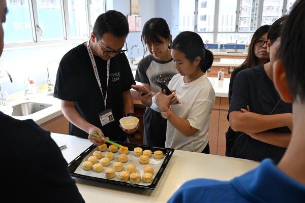 Mid-Autumn Festival Parent-Child Mooncake Workshop