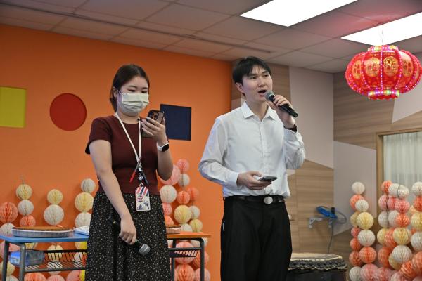 敲鑼打鼓 慶中秋 開幕禮