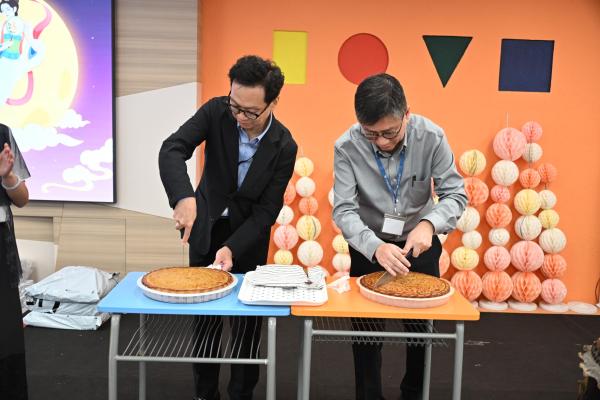 敲鑼打鼓 慶中秋 開幕禮