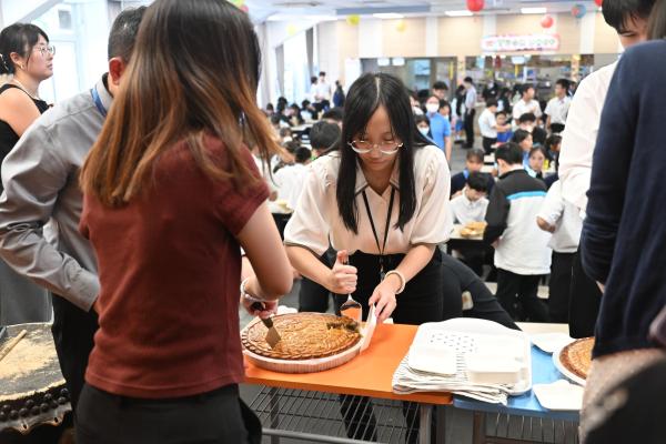 敲鑼打鼓 慶中秋 開幕禮