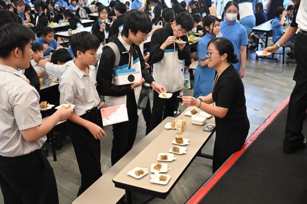 敲鑼打鼓 慶中秋 開幕禮