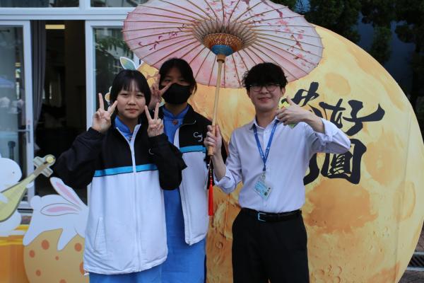 敲鑼打鼓 慶中秋 開幕禮