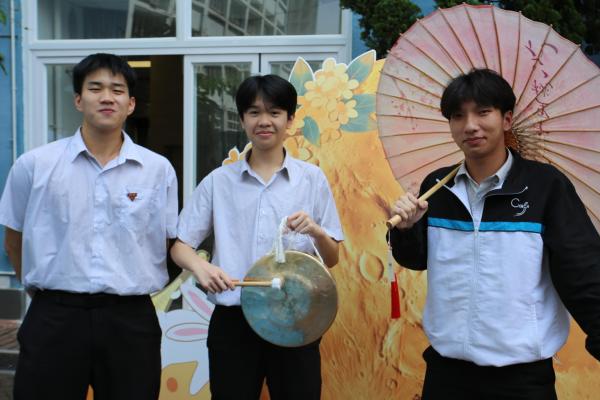 敲鑼打鼓 慶中秋 開幕禮