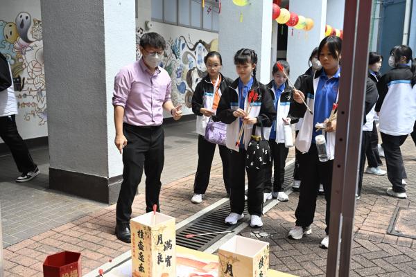 敲鑼打鼓 慶中秋