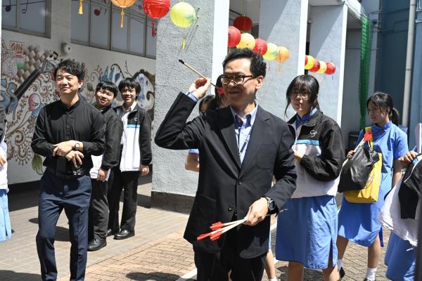 敲鑼打鼓 慶中秋 開幕禮