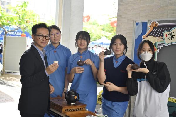 敲鑼打鼓 慶中秋 開幕禮