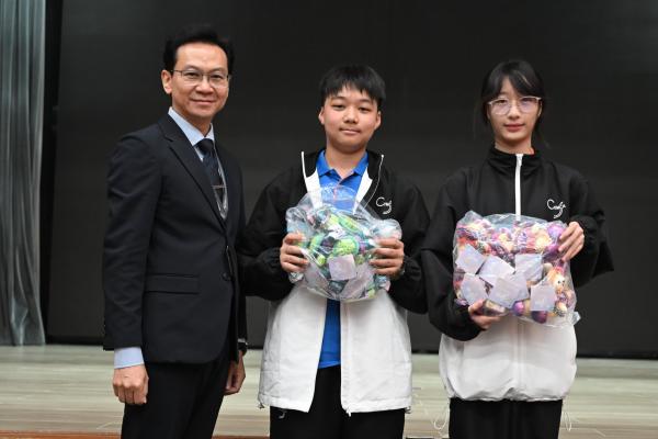 YM總會送贈迪士尼禮物給整級中一學生