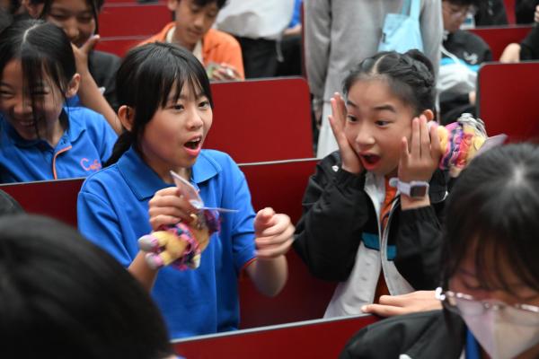 YM總會送贈迪士尼禮物給整級中一學生