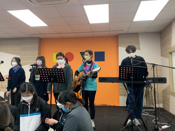 聖誕冬日暖意傳青中