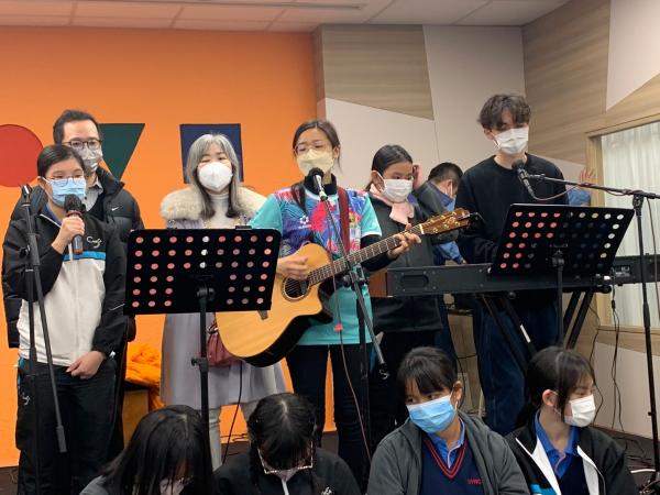 聖誕冬日暖意傳青中