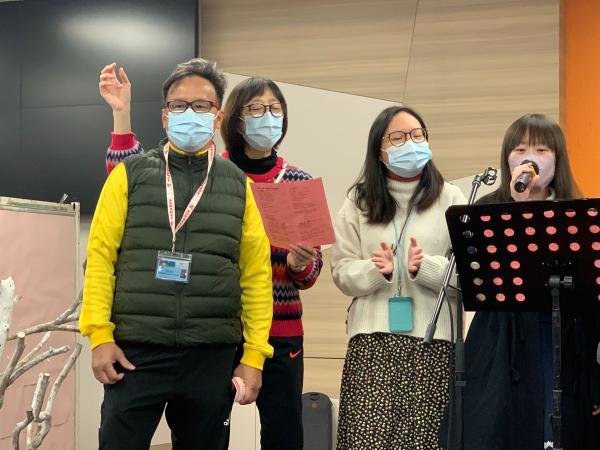 聖誕冬日暖意傳青中