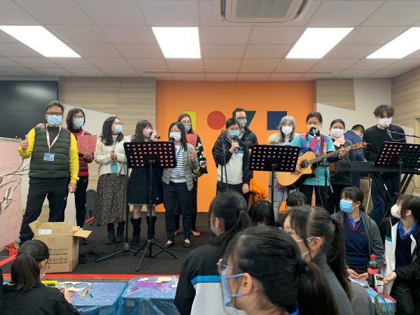 聖誕冬日暖意傳青中