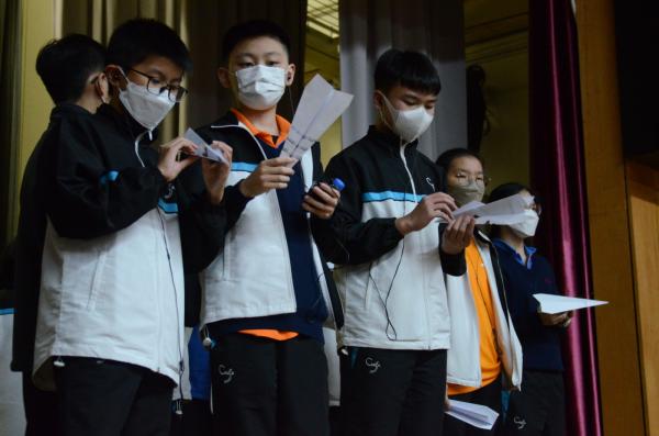 由香港賽馬會及香港藝術節合作負責的「沉浸式劇場」。 向學生傳遞正能量信息。